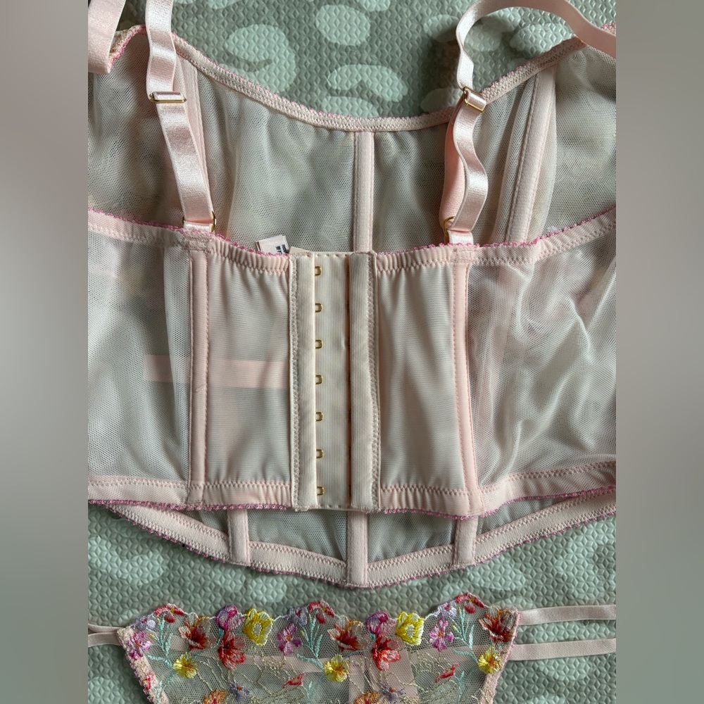Victoria’s Secret Bloom Embroidery XL longline corset top and thong - Picture 5 of 6
